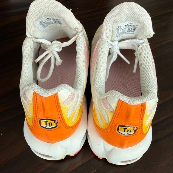 Size 7.5 -Nike Air Max Plus Hyper Pink Sail Orange Solar Flare DX2673-100 Women - Picture 5 of 13